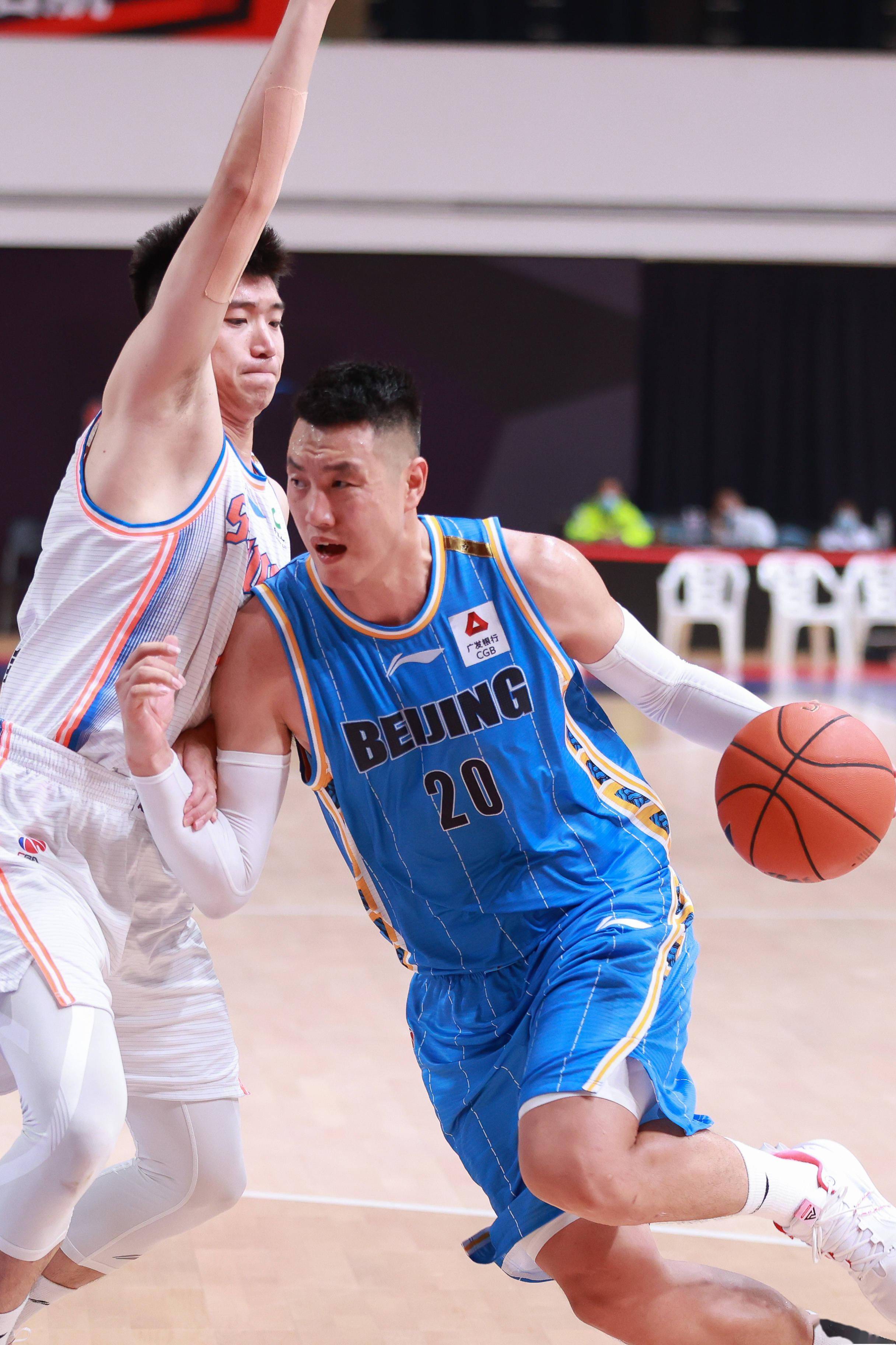 了其冷静的 了其冷静的