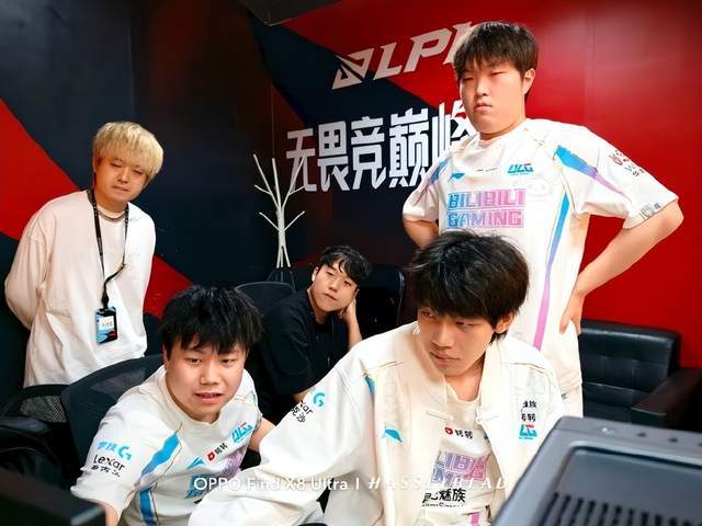 在采访中表 在采访中表